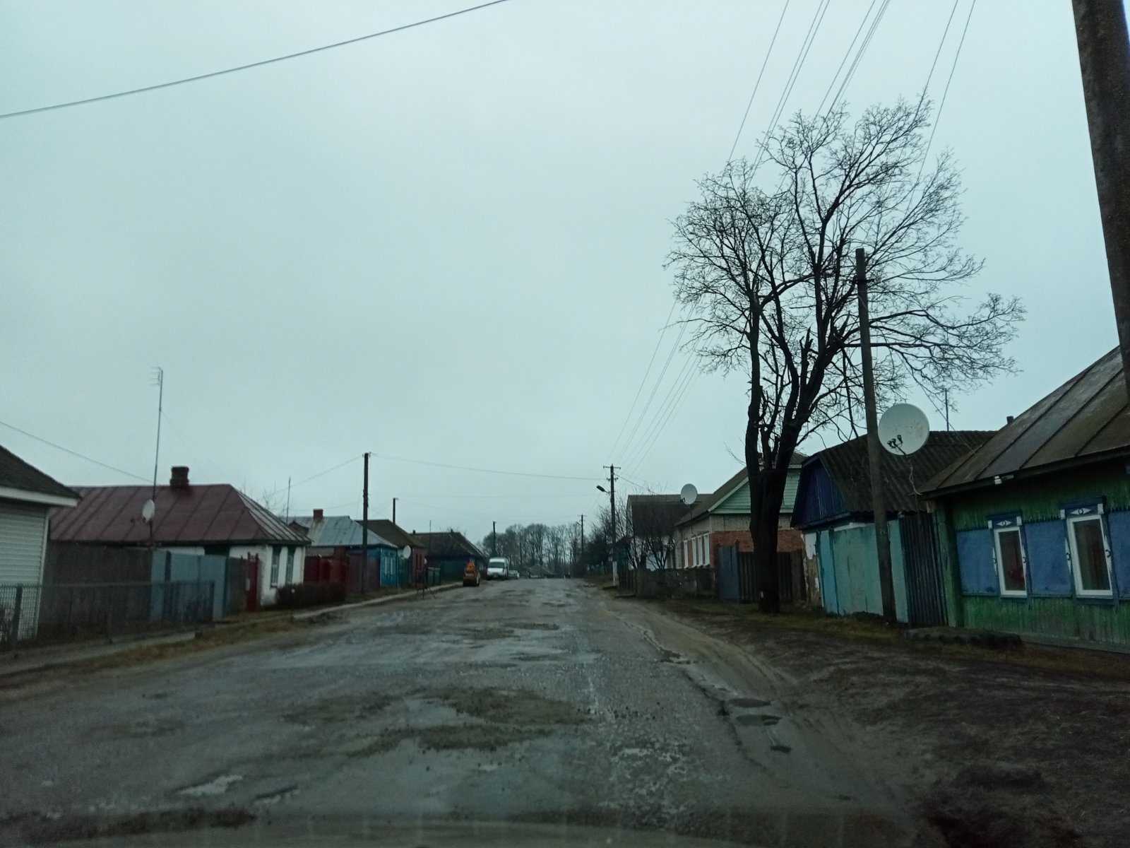Ями на дорозі по вулиці Терещенська в Свесі засипали щебеневою сумішшю
