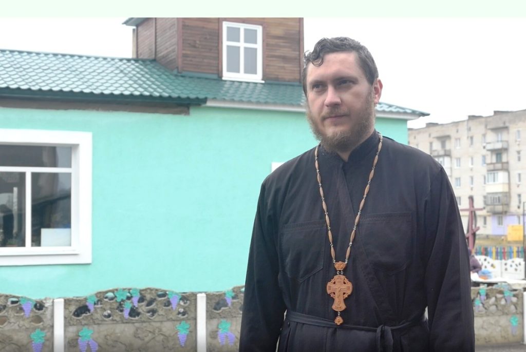 Отець Григорій: З першого дня війни ми з прихожанами стали на духовний захист України