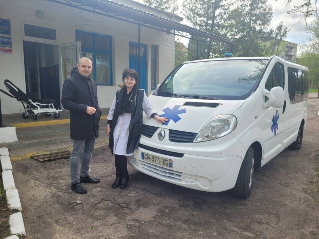 Свеська громада отримала автомобіль швидкої медичної допомоги