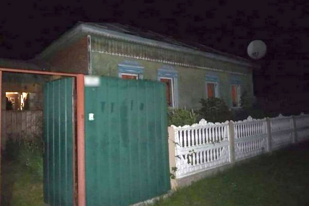 В сусідній громаді донька нанесла кілька ножових поранень своєму батьку