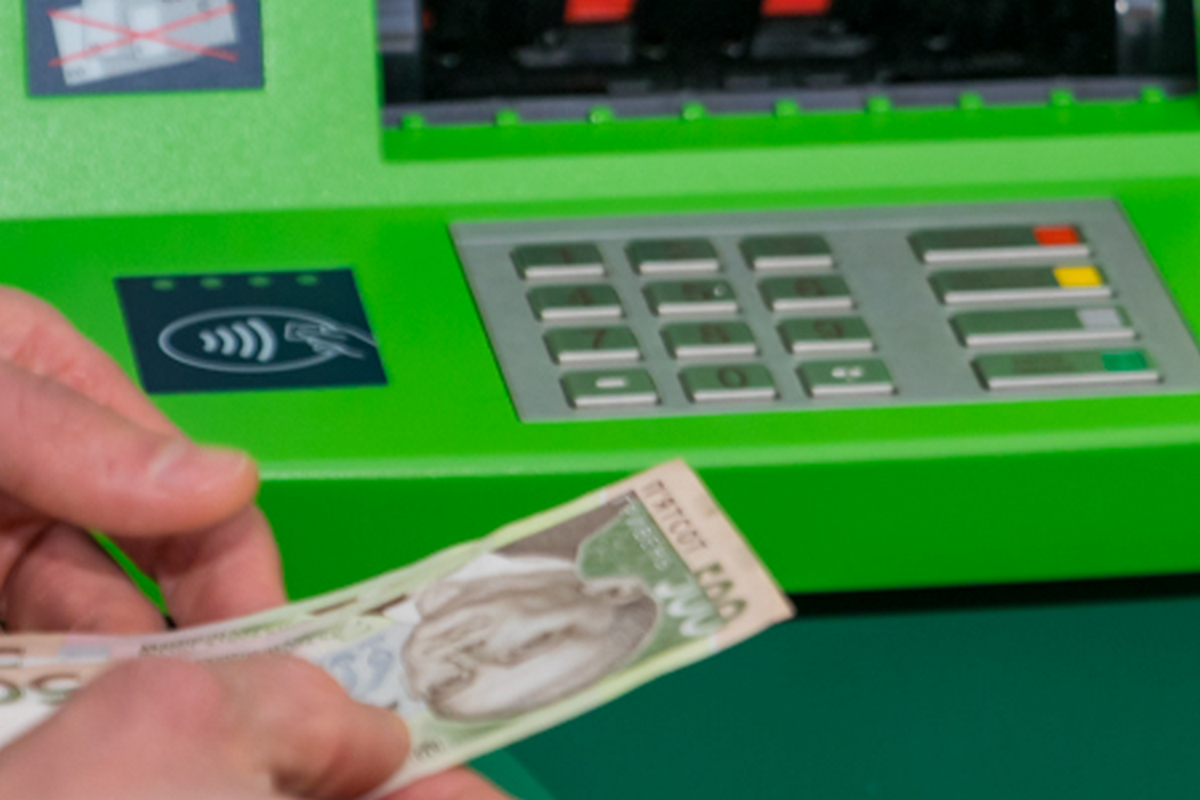 В Свесі запрацював банкомат Приватбанку