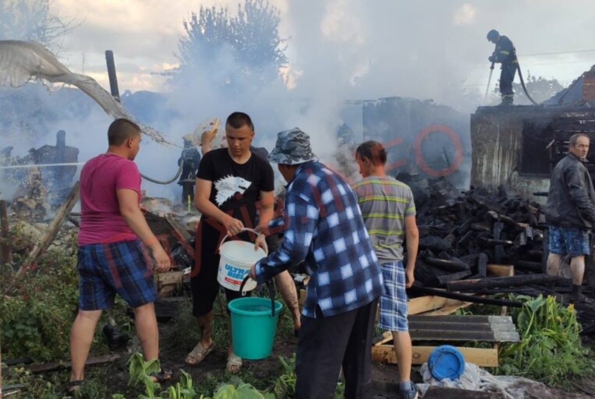 В Глухові після артобстрілу палали будинки
