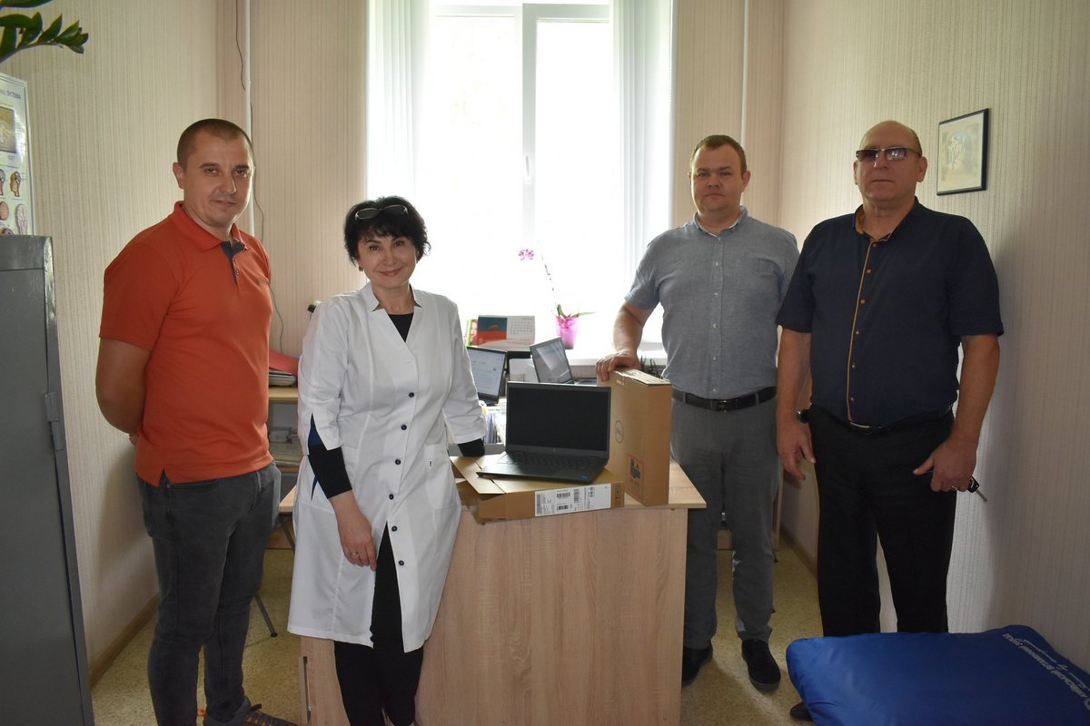 Свеській лікарні передали два ноутбуки