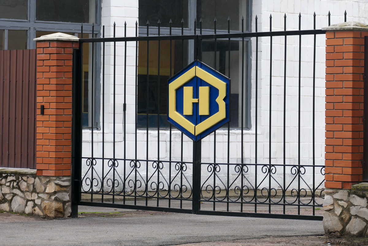 З 2015 року СНЗ здійснив понад 200 поставок на порохові заводи Росії. Власників підприємства підозрюють у фінансуванні агресора