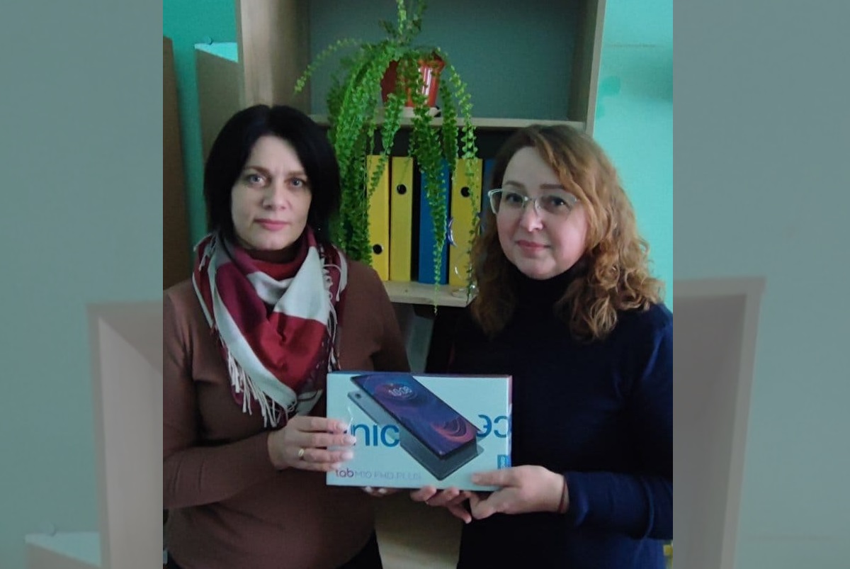 Благодійна організація передала планшет соцпрацівникам зі Свеси