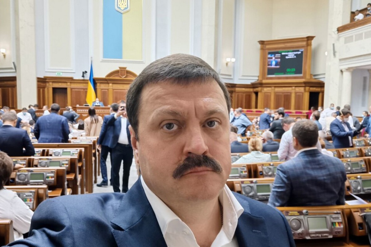 Округ залишився без депутата: Деркача позбавили мандата