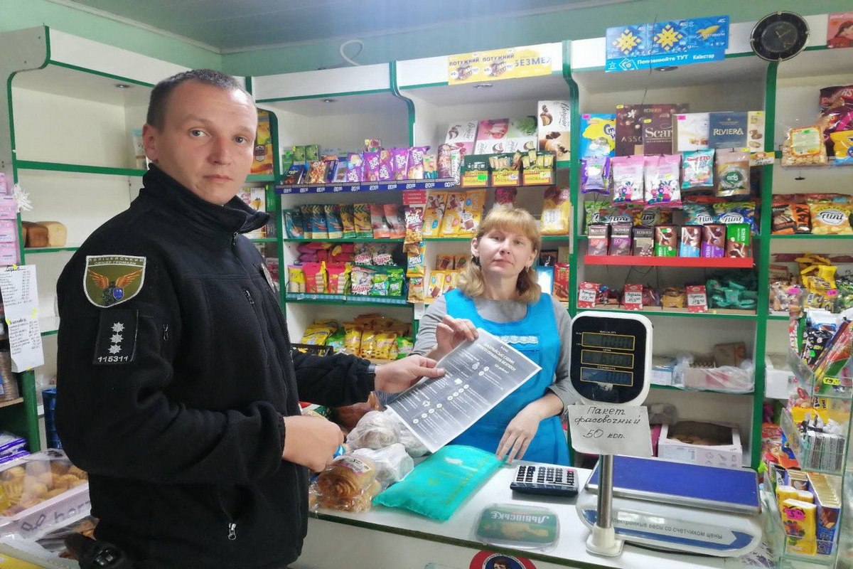 У Свеській громаді поліцейські попереджають населення про шахраїв