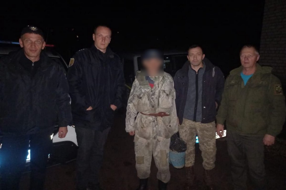 Поліцейські розшукали пенсіонера, який пішов в ліс та загубився