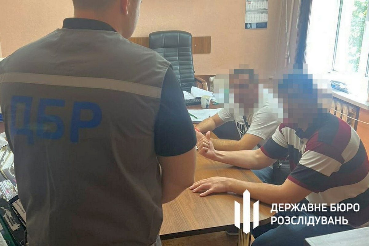 Продали більше ніж на 1 мільйон гривень гуманітарної допомоги, що призначалась військовим. 2 поліцейських з Сумщини постануть перед судом