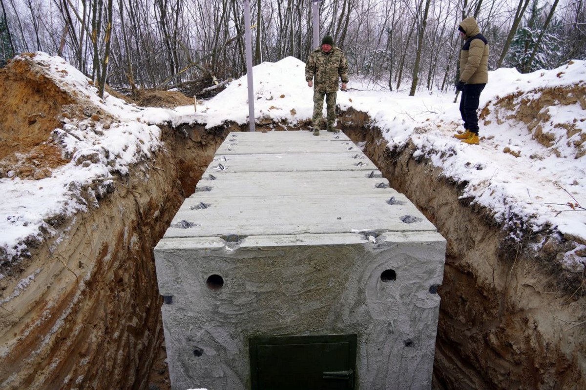 На Шосткинщині активно будують фортифікаційні споруди