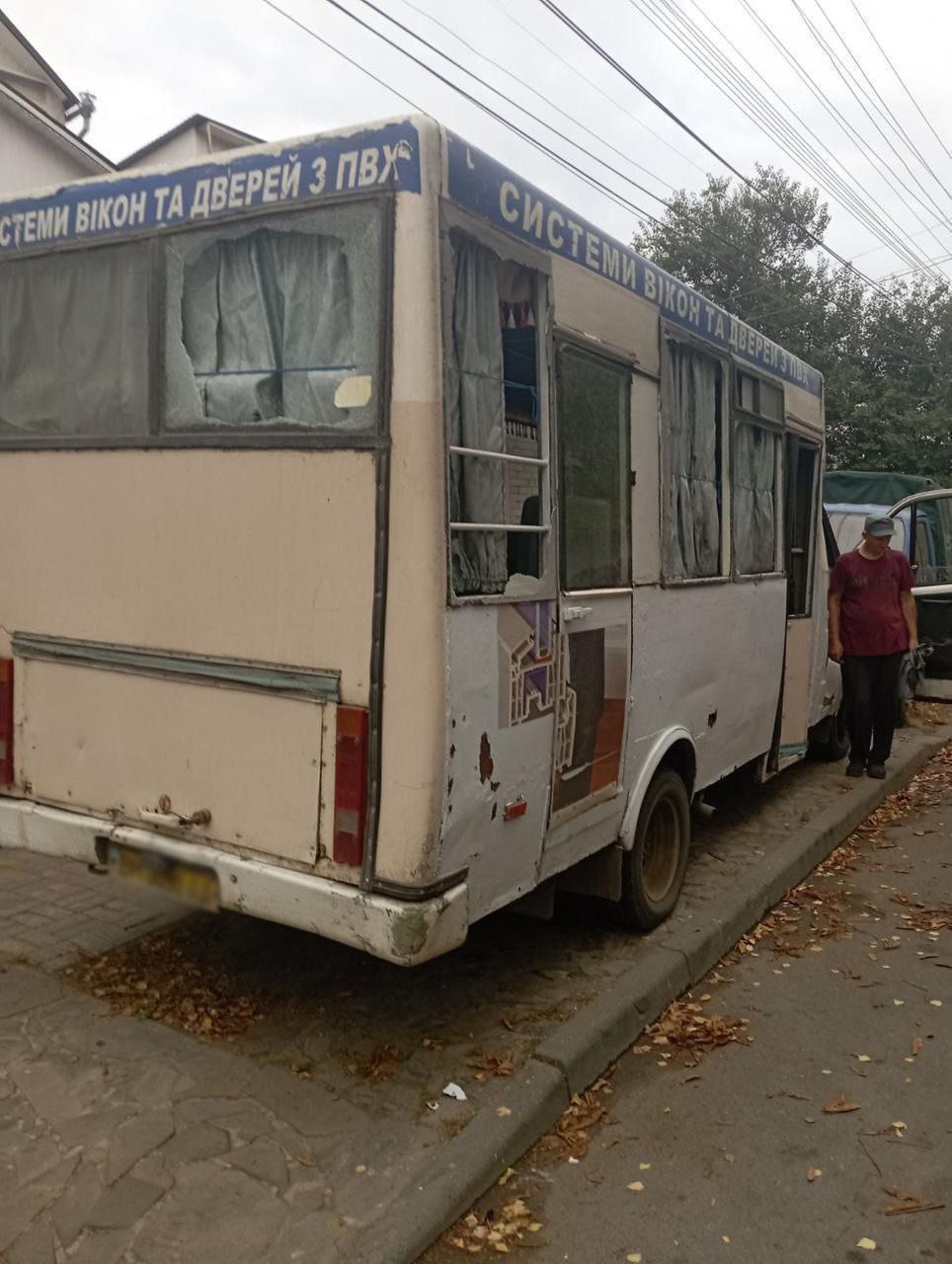 Росіяни скинули вибухівку на рейсовий автобус на Сумщині