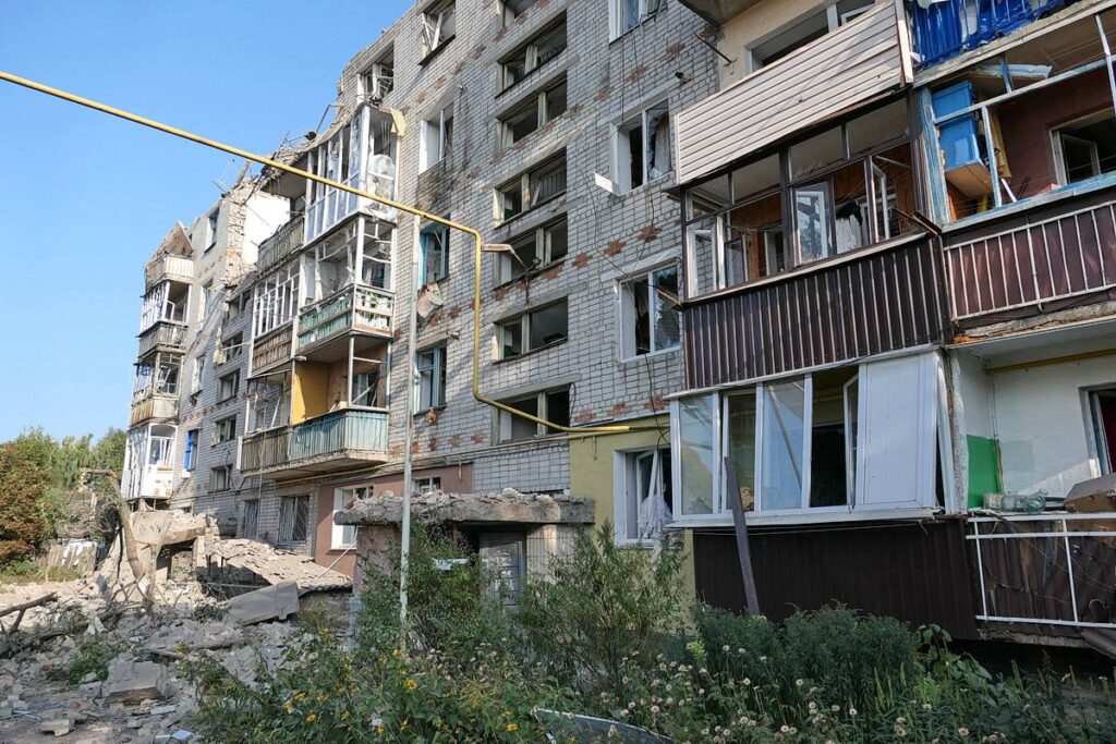 Рік тому росіяни скинули КАБи на Свесу: загинули двоє людей, а п’ятиповерховий будинок перетворився на руїни